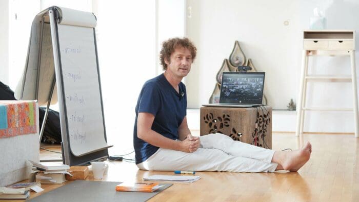 Martin Henniger als Dozent in Yoga-Lehrausbildung
